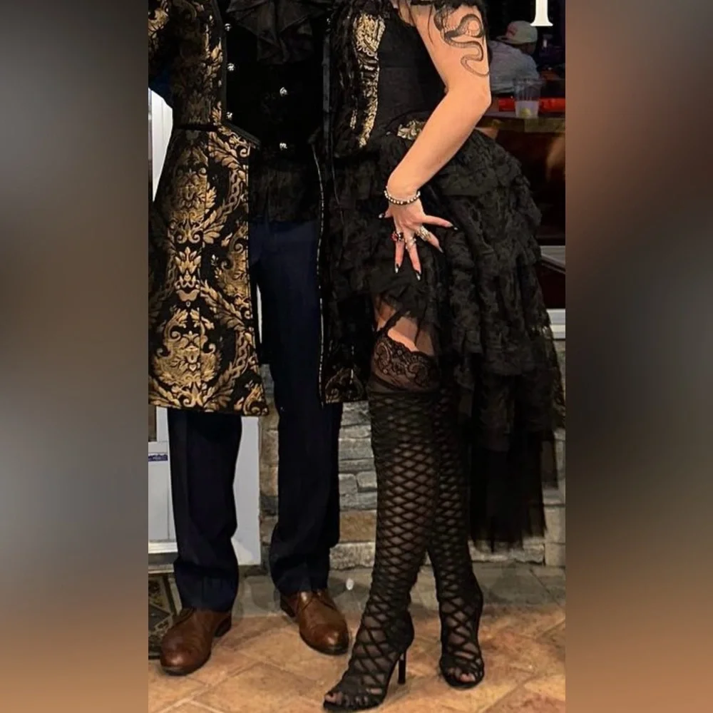 Vampire vintage couples costumes. - Picture 3 of 3